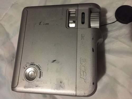 Acer PD100D projector